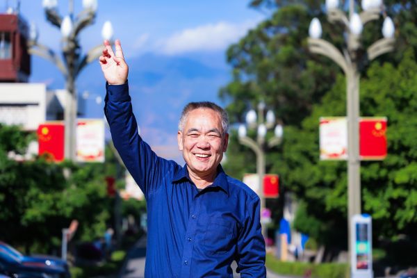 盛开在大凉山的支教银龄“姐妹花”